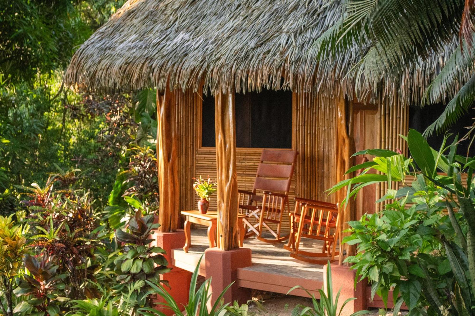 Luna Lodge Carate Exterior photo
